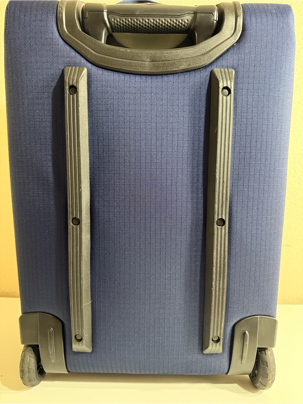 Patagonia Black Hole Wheeled Duffel 40L in “Big Sur” Blue (Retired) - Picture 12 of 14